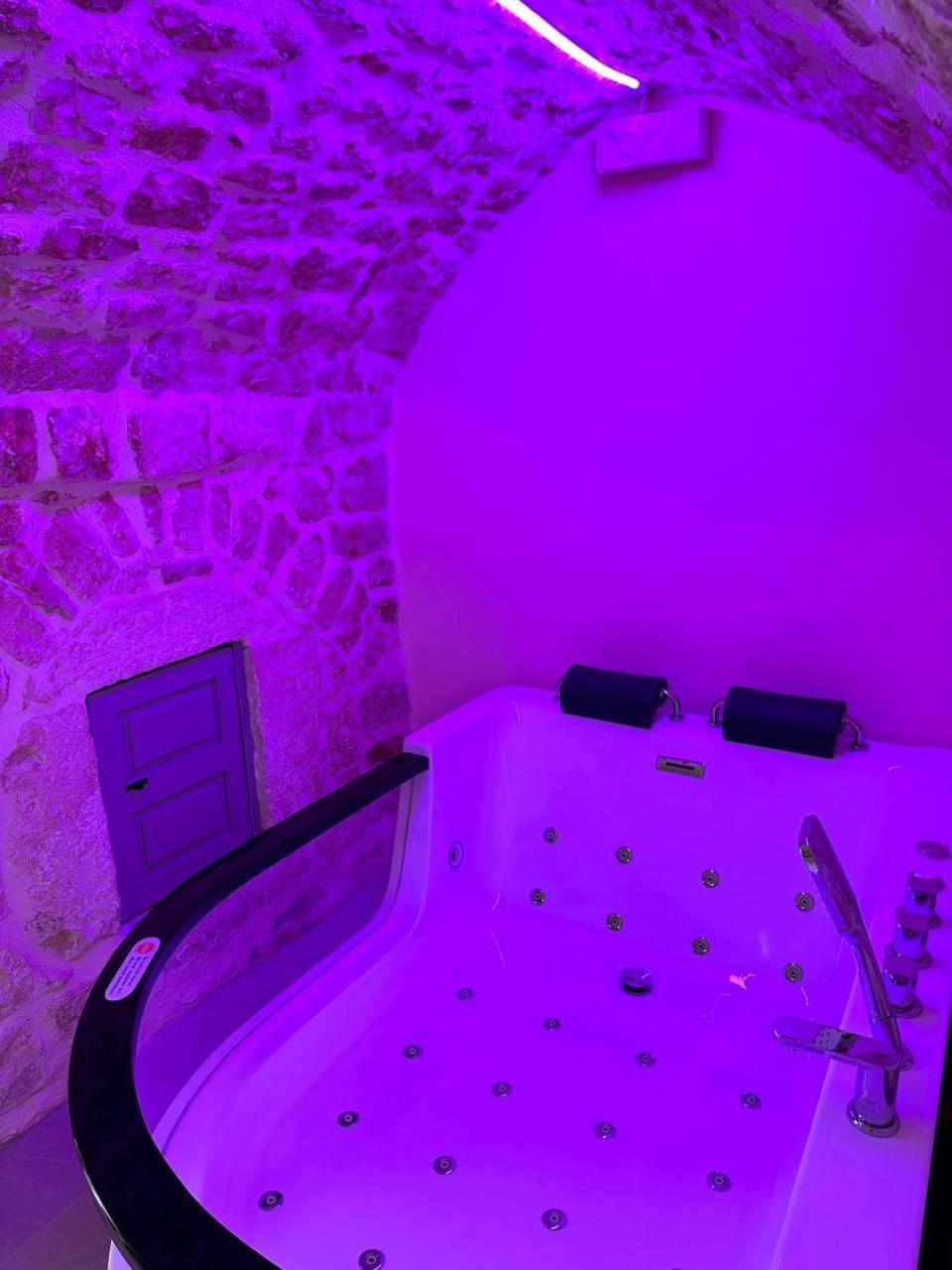 Primus Suite Ceglie Messapica Bagian luar foto