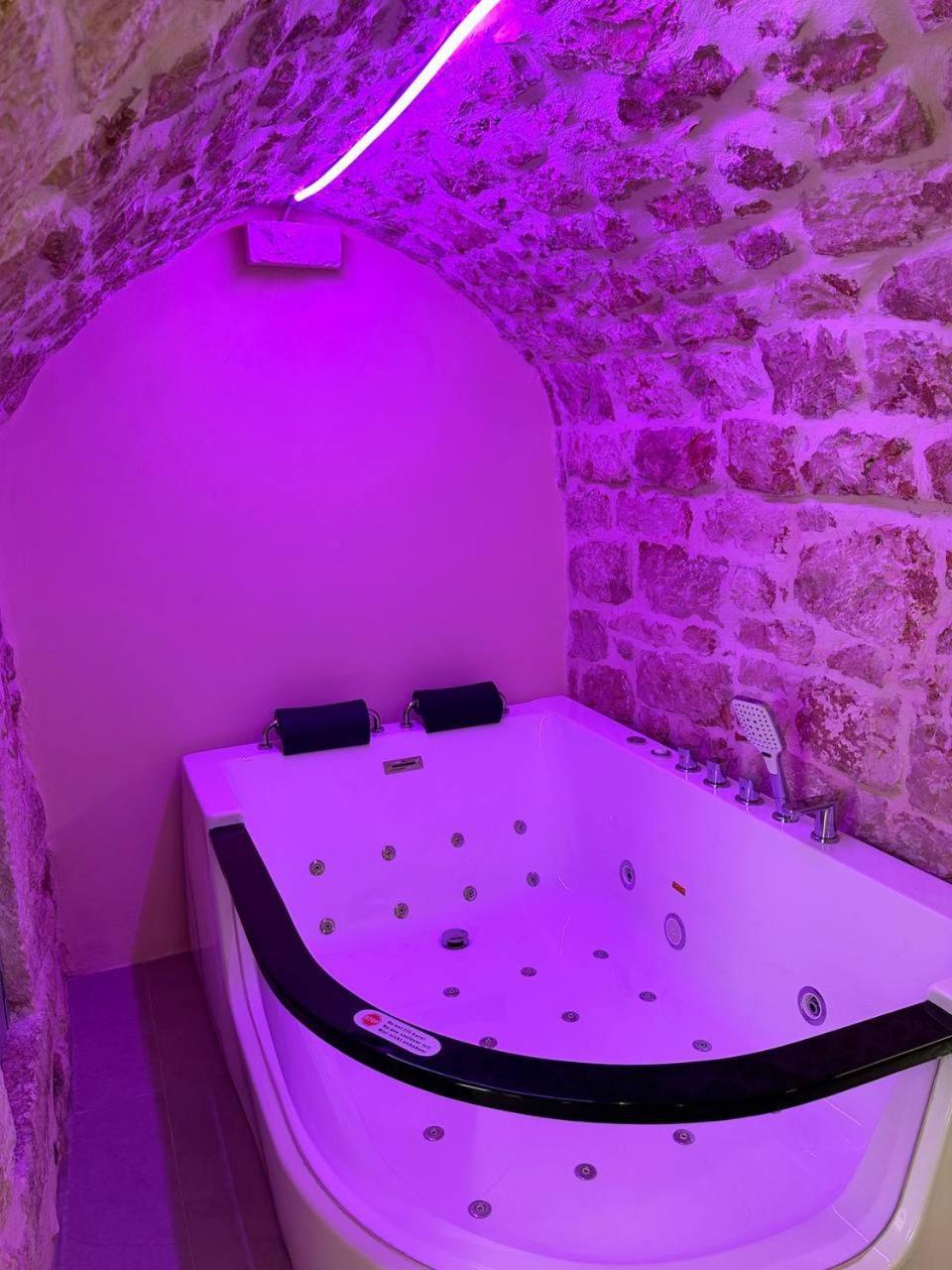 Primus Suite Ceglie Messapica Bagian luar foto